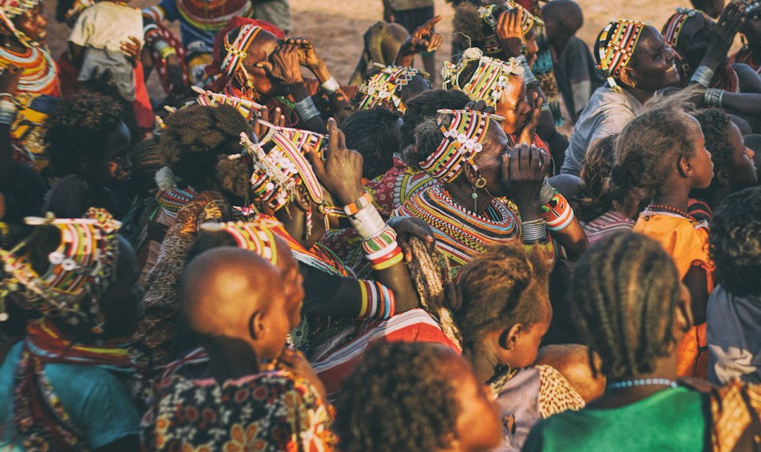 Une communauté africaine réunie, symbole d’unité, d’amour et de paix
